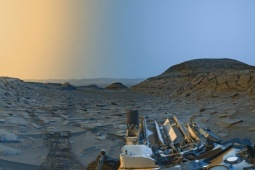 Robot NASA lạc vào "hồ nước sự sống" ngoài hành tinh