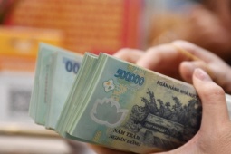 Vay thẻ tín dụng, nợ ‘đội’ từ 11 triệu lên 188 triệu đồng