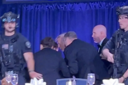 Video: Khoảnh khắc nổ súng, ông Trump được đặc vụ hộ tống ra ngoài