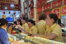 Giá vàng hôm nay 26-4: Khó đoán hơn bao giờ hết!