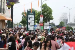 Biển người đổ về Hưng Yên