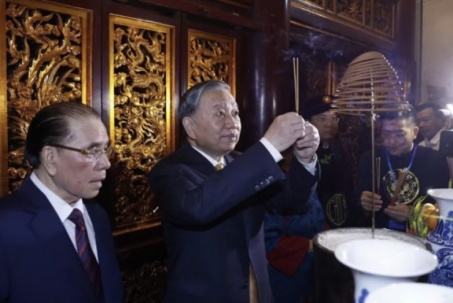 Tổng Bí thư, Chủ tịch nước Tô Lâm dâng hương tưởng niệm các vua Hùng