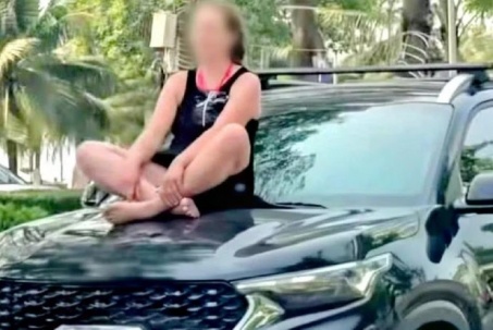 Xác minh clip nữ du khách ngồi vắt vẻo trên capo ô tô đang chạy ở Nha Trang