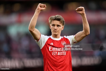 Nóng bảng xếp hạng Ngoại hạng Anh: Arsenal tạm đòi ngôi đầu, Tottenham thắng cũng như không