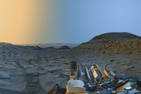 Robot NASA lạc vào "hồ nước sự sống" ngoài hành tinh