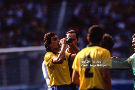 Đại chiến Argentina - Brazil World Cup 1990: Sao Brazil bị nghi đầu độc bằng nước lạ