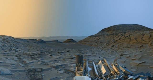 Robot NASA lạc vào "hồ nước sự sống" ngoài hành tinh