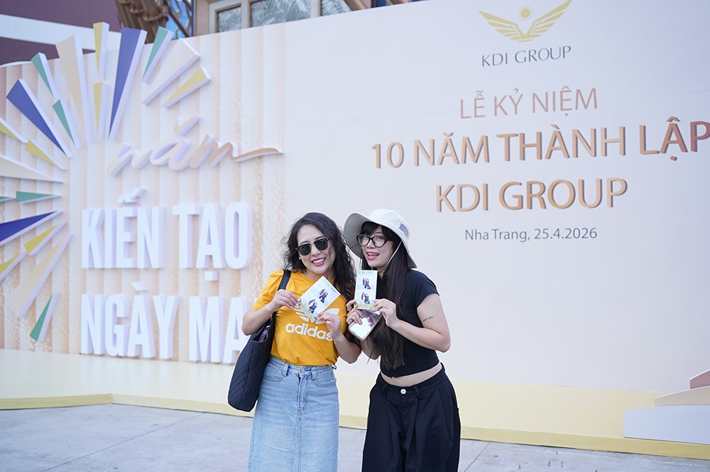 Những nụ cười rạng rỡ được lưu giữ và "đóng khung" kỷ niệm ngay tại không gian tuyệt đẹp của dự án.