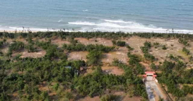 Ôm "đất vàng’ rồi bỏ hoang nhiều năm, người dân khốn khó vì thiếu lối ra biển