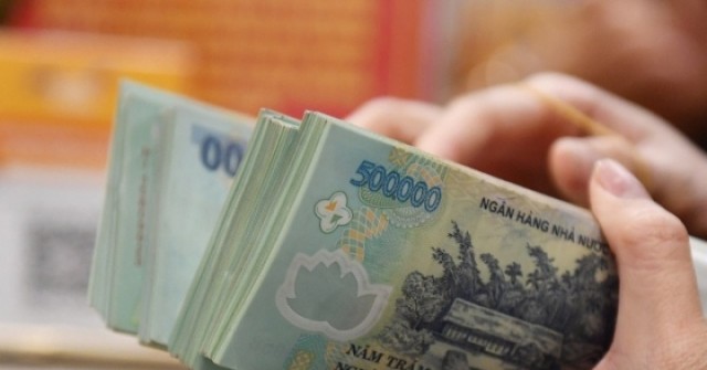 Vay thẻ tín dụng, nợ ‘đội’ từ 11 triệu lên 188 ...
