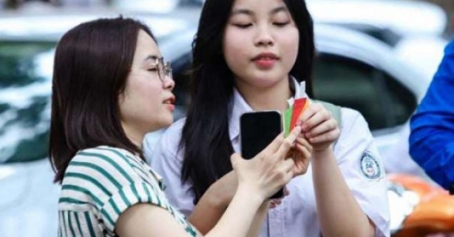 Hà Nội: Gần 190.000 học sinh thi lớp 10 năm tới, phụ huynh "mất ăn mất ngủ" vì tỷ lệ chọi kỷ lục chưa từng có