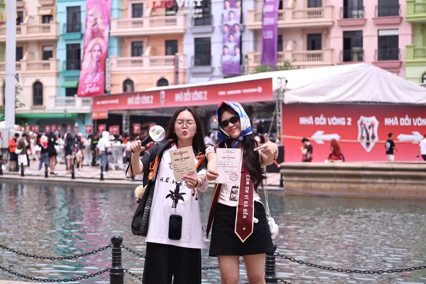 Gai Home Concert: Diện "đồ quẩy" đội mũ cử nhân, Gai Con mang gì đến "lễ tốt nghiệp"? - 3