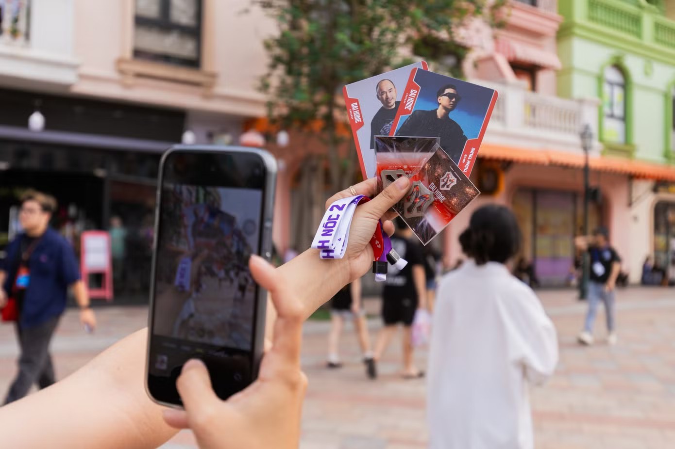 Đêm nhạc diễn ra lúc 18h30, điểm nhấn mới ở các tiết mục nhằm làm mới trải nghiệm cho khán giả. BTC cho hay đêm concert thứ 9 được xem như "lễ tốt nghiệp" đầy cảm xúc, để nhìn lại hành trình hai năm rực rỡ của các nghệ sĩ là các anh tài mùa 1. Ca sĩ Phan Đinh Tùng không tham dự do bận công việc riêng.