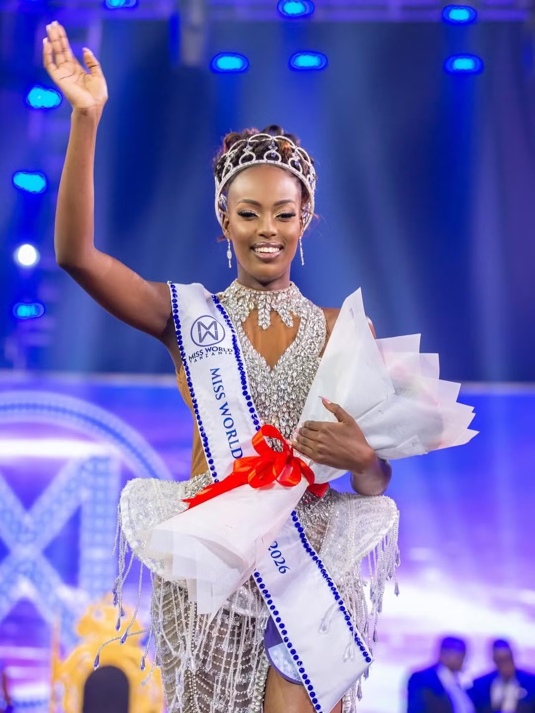 Lộ diện thêm nhiều người đẹp đến Việt Nam thi Hoa hậu Thế giới - 1