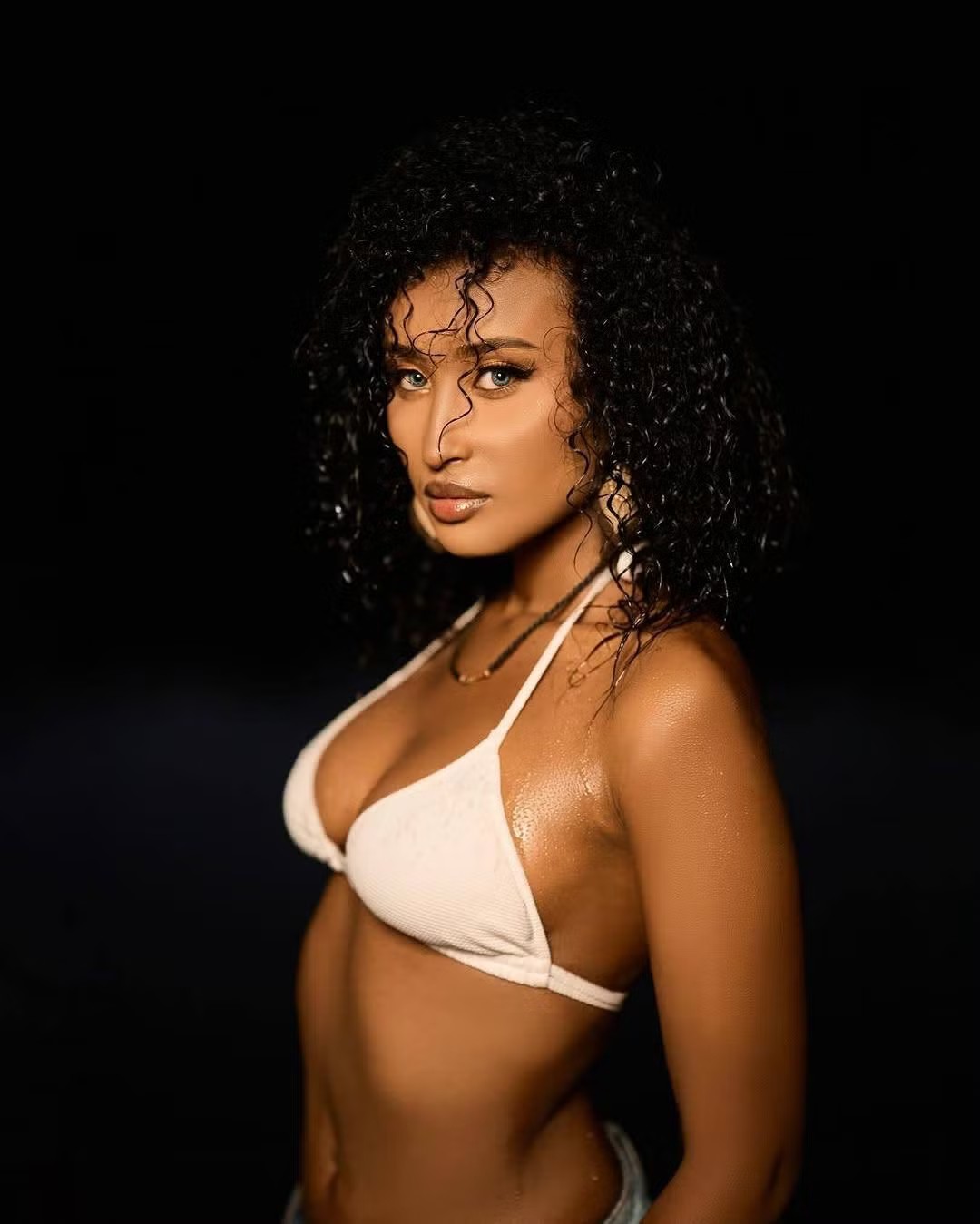 Lộ diện thêm nhiều người đẹp đến Việt Nam thi Hoa hậu Thế giới - 21