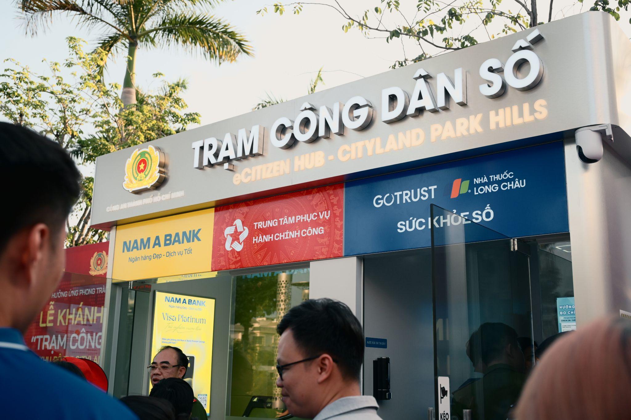 Trạm Công dân số đặt ngay trong khu dân cư, tích hợp 6 nhóm tiện ích thiết yếu từ hành chính công, y tế số đến tài chính - ngân hàng.