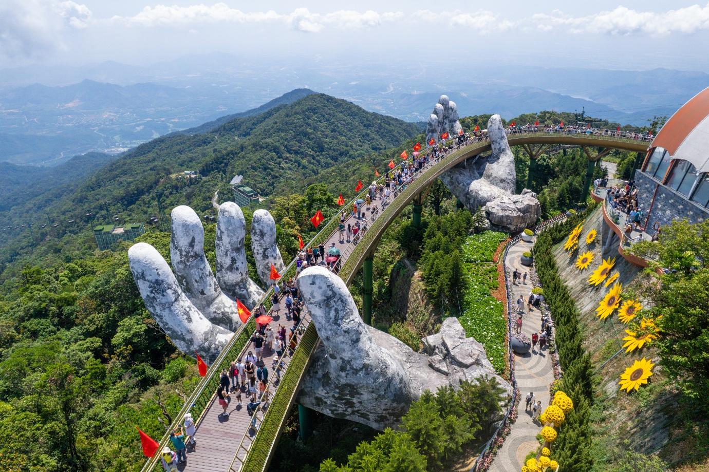 Khách Tây choáng ngợp với không khí lễ hội Mặt Trời tại Ba Na Hills - 2