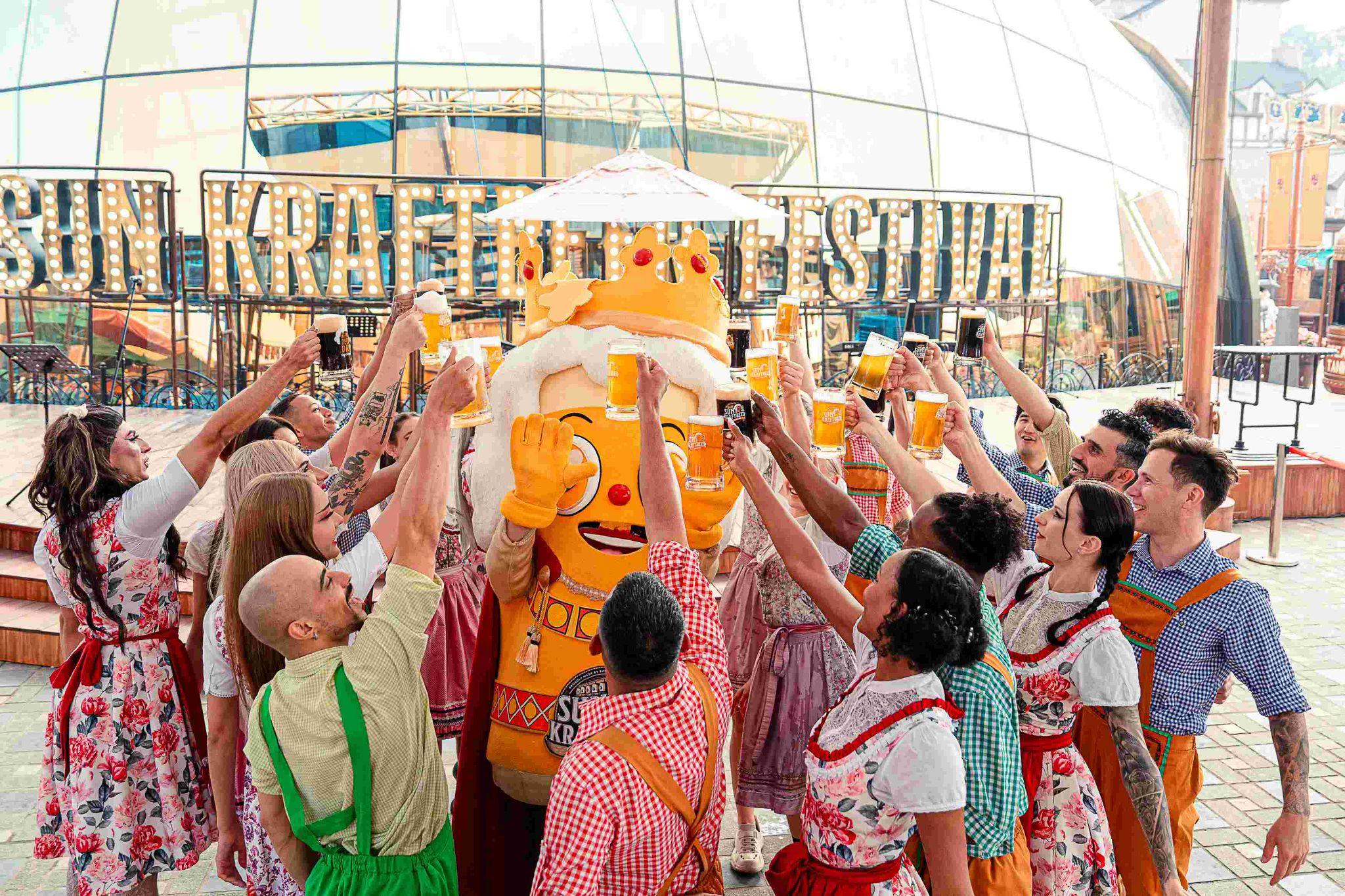 Không khí lễ hội náo nhiệt với những trải nghiệm ẩm thực và âm nhạc đậm chất châu Âu tại đỉnh Bà Nà