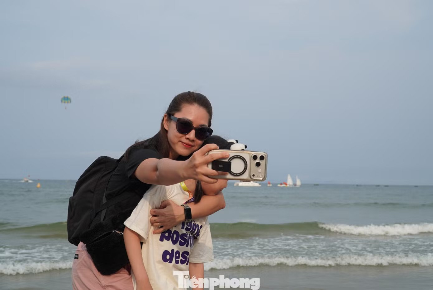 Du khách không thể rời mắt khỏi màn flyboard trên biển Đà Nẵng - 8