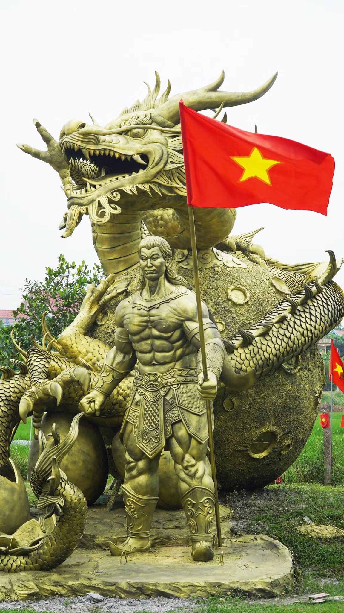 Làm tượng 'Cội Nguồn' dịp Giỗ Tổ, chàng trai Bắc Ninh gây xúc động - 2