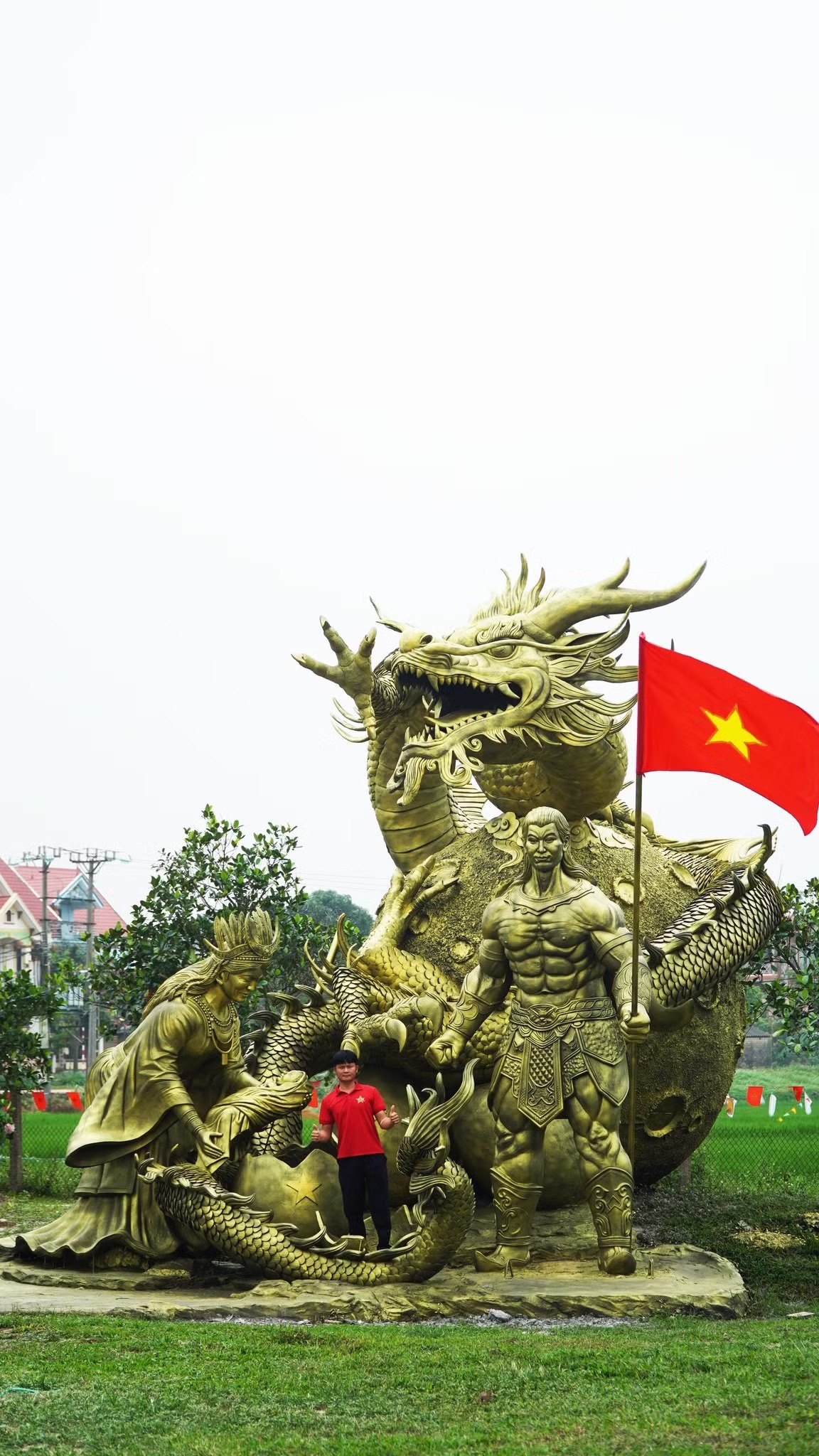 Làm tượng 'Cội Nguồn' dịp Giỗ Tổ, chàng trai Bắc Ninh gây xúc động - 4