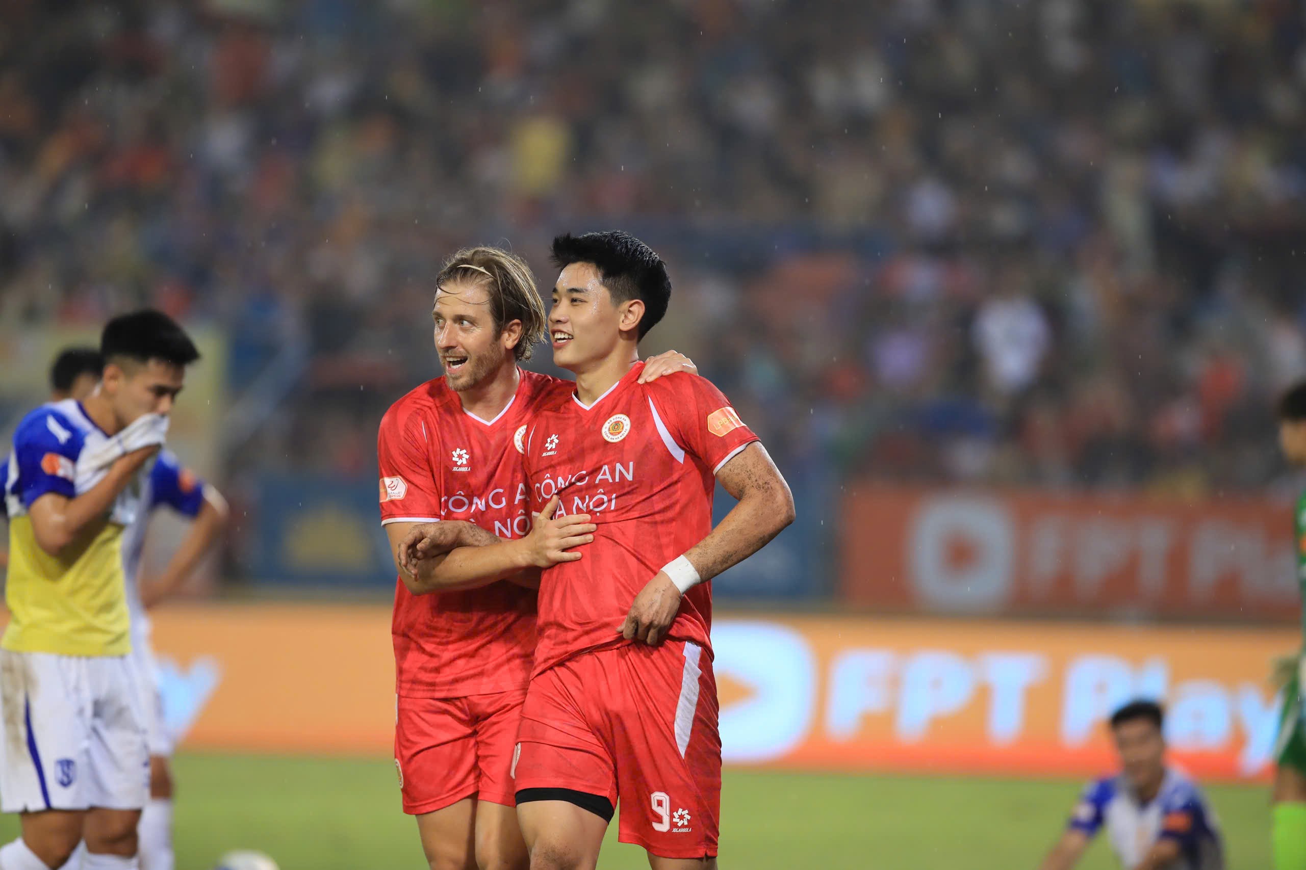 Mauk và Đình Bắc làm nên bàn mở tỷ số cho CAHN