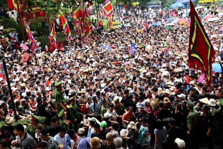 Chính lễ Giỗ Tổ Hùng Vương ngày 10/3 âm lịch. Ảnh: N.H