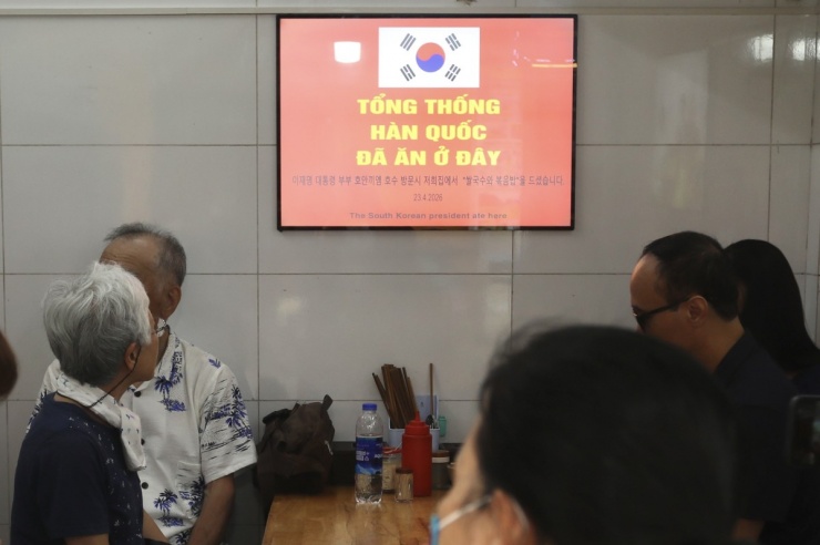 Quán phở Hà Nội 'gây sốt' với du khách sau bữa ăn của Tổng thống Hàn Quốc - 3