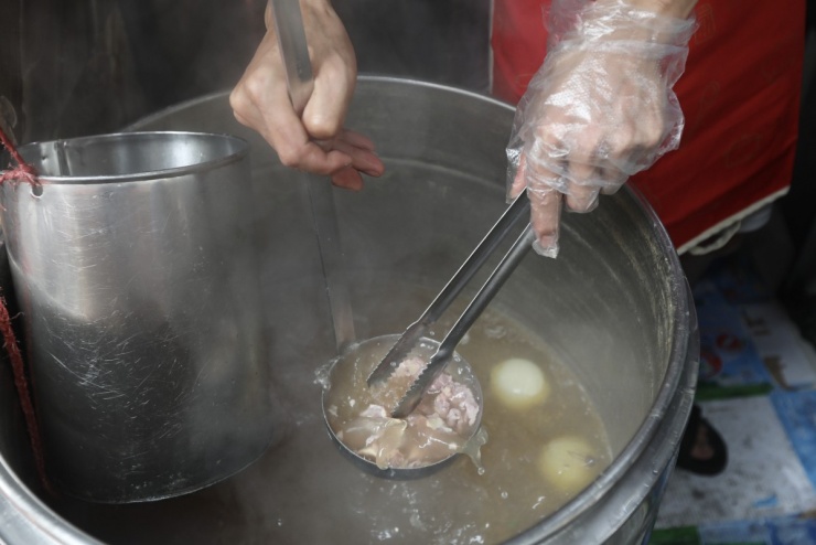 Quán phở Hà Nội 'gây sốt' với du khách sau bữa ăn của Tổng thống Hàn Quốc - 6