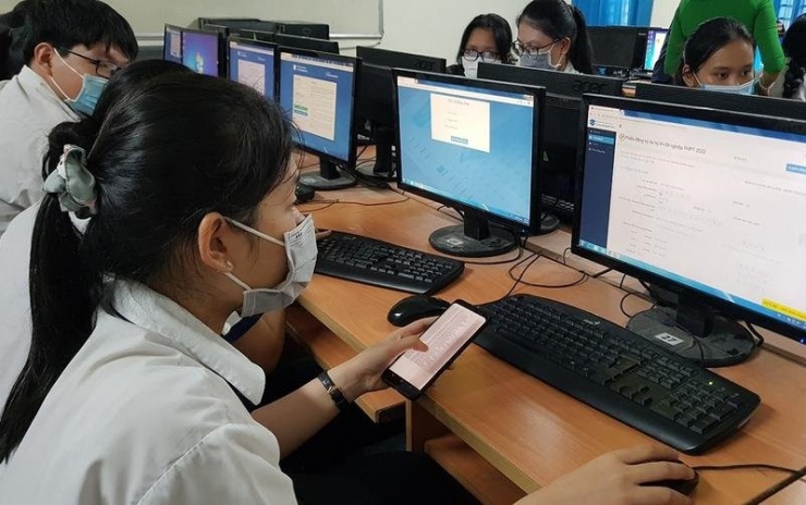 Sự chênh lệch về cấu hình máy, đường truyền và điều kiện vận hành giữa các trường cũng có thể dẫn đến thiếu công bằng