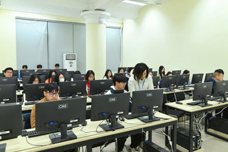 Việc tổ chức thi cho hơn 1 triệu thí sinh trên cả nước&nbsp;bao gồm cả vùng thuận lợi, miền núi, biên giới, hải đảo&nbsp;là thách thức lớn (Ảnh: minh họa)