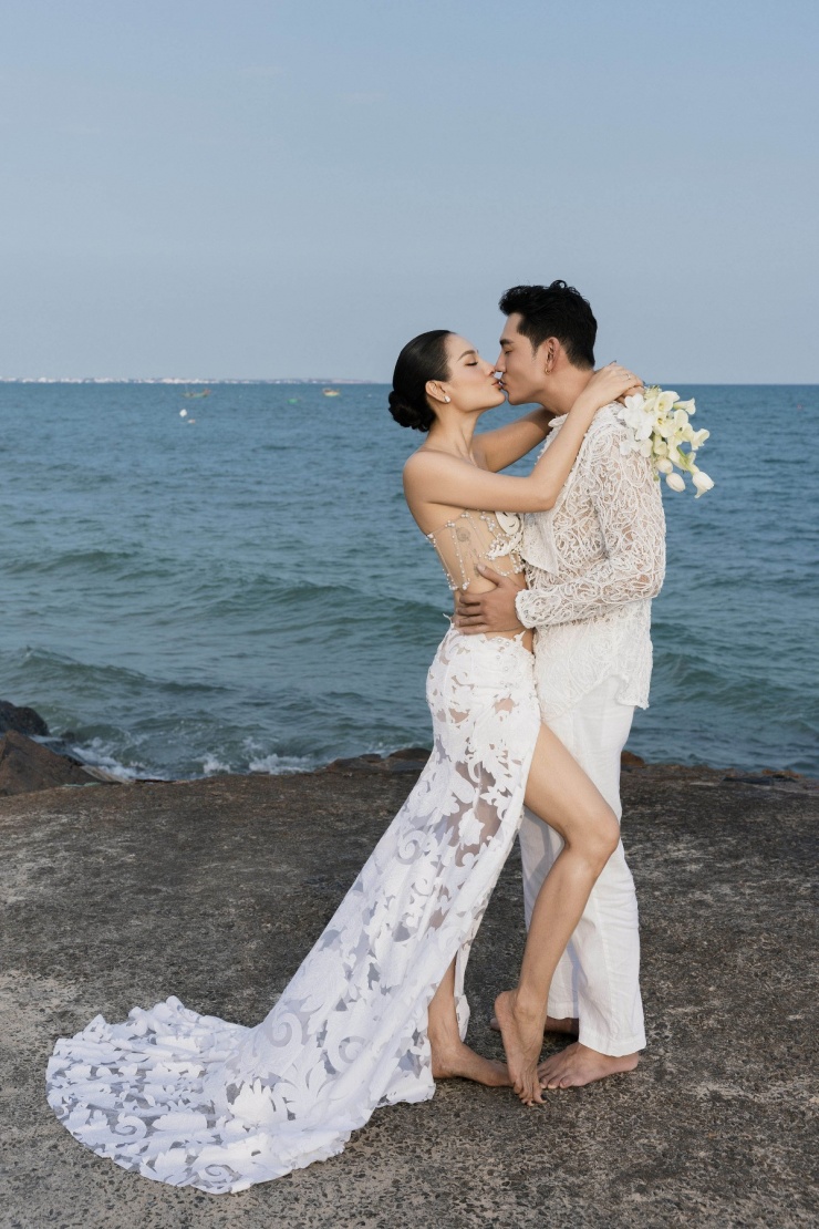 Phương Trinh Jolie 'mặc như không' kỷ niệm 4 năm cưới - 2