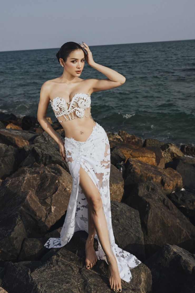 Phương Trinh Jolie 'mặc như không' kỷ niệm 4 năm cưới - 4