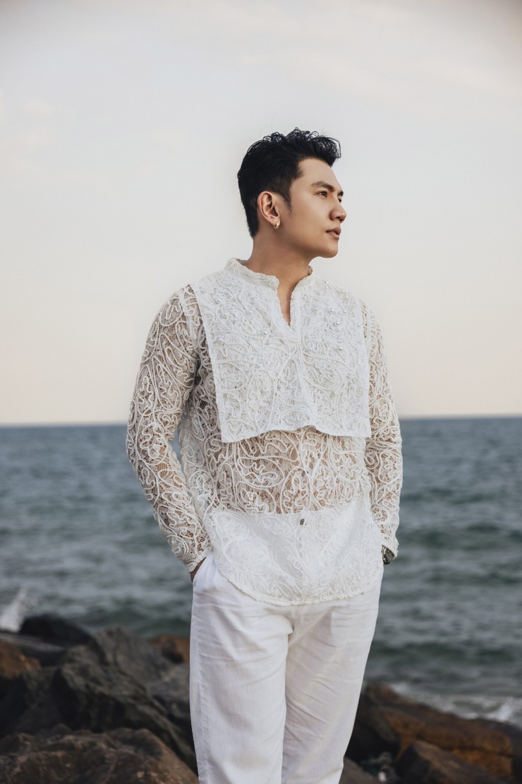 Phương Trinh Jolie 'mặc như không' kỷ niệm 4 năm cưới - 6