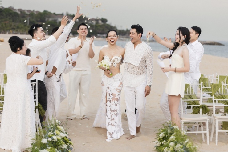 Phương Trinh Jolie 'mặc như không' kỷ niệm 4 năm cưới - 10