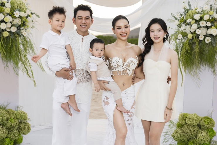 Phương Trinh Jolie 'mặc như không' kỷ niệm 4 năm cưới - 7