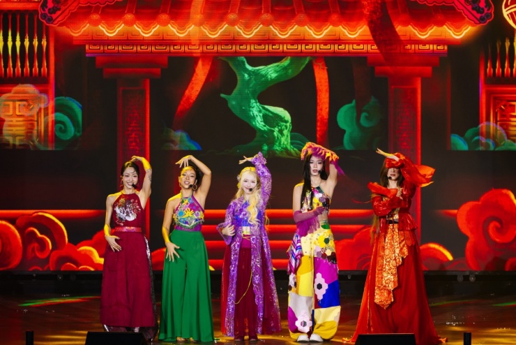 Bùi Lan Hương cùng dàn Chị đẹp khoe body sexy - 4