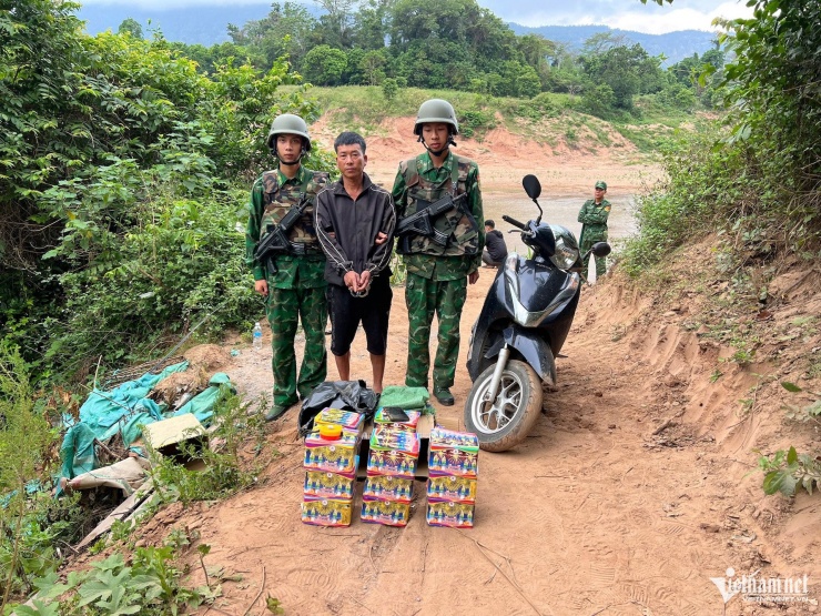 Đối tượng buôn lậu cùng tang vật vụ án