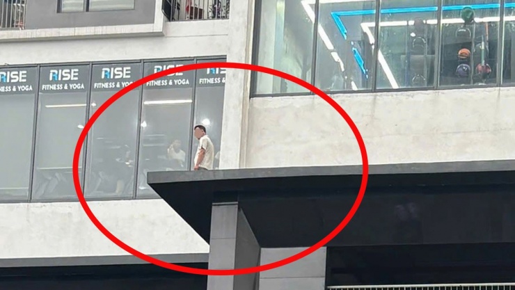 Người đàn ông có biểu hiện lạ&nbsp;(Ảnh: CACC)