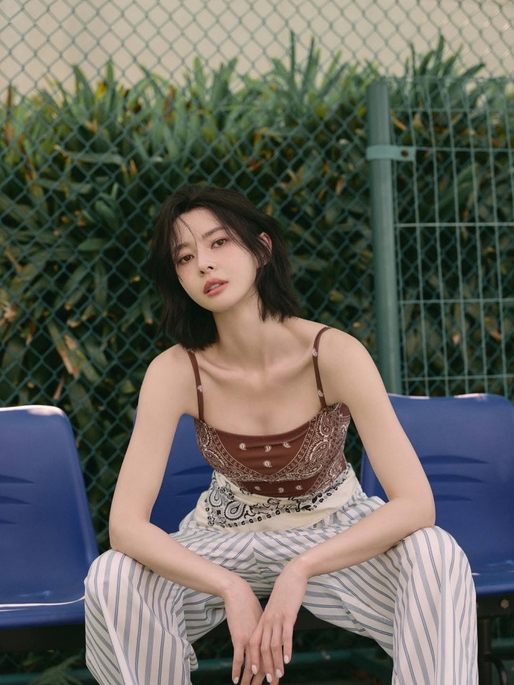 Sao Hàn gây sốt với bộ ảnh 'Ngày hè Đà Nẵng' - 2