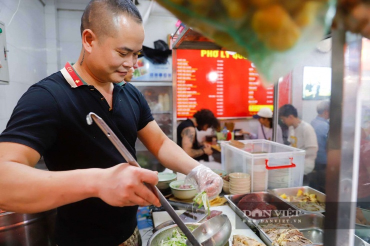 Theo chủ quán anh Thiều Văn Mùi, lượng khách tăng chóng mặt sau sự kiện Tổng thống Hàn Quốc ghé thăm; thực khách thường hỏi kỹ về vị trí ngồi, món ăn và thực đơn hôm đó.&nbsp;