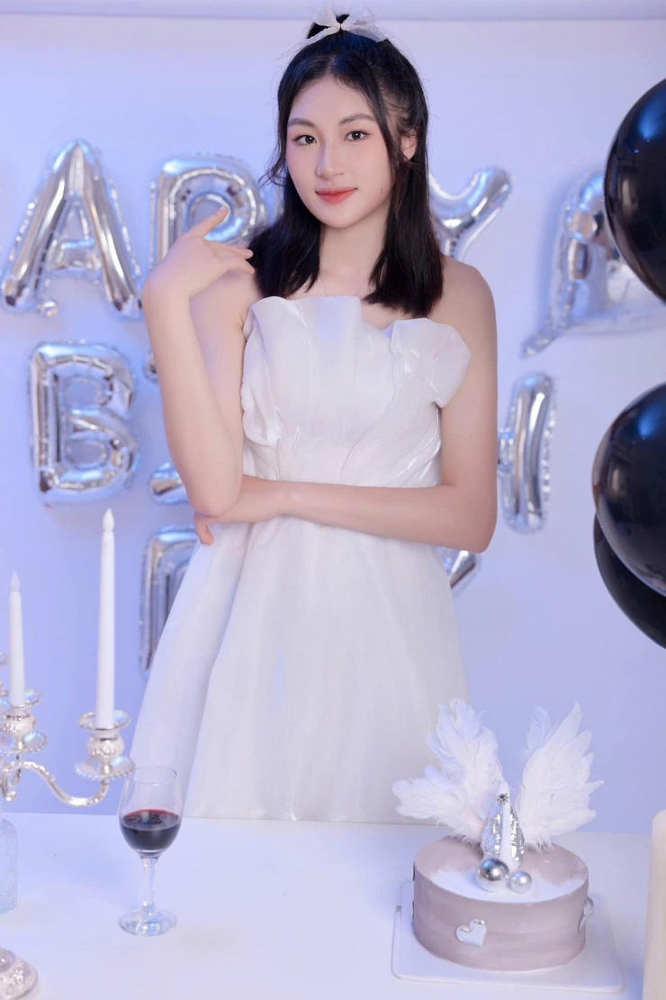 Hoa khôi bóng chuyền hội làng cao 1m80 gây sốt ở Cúp Hùng Vương - 5