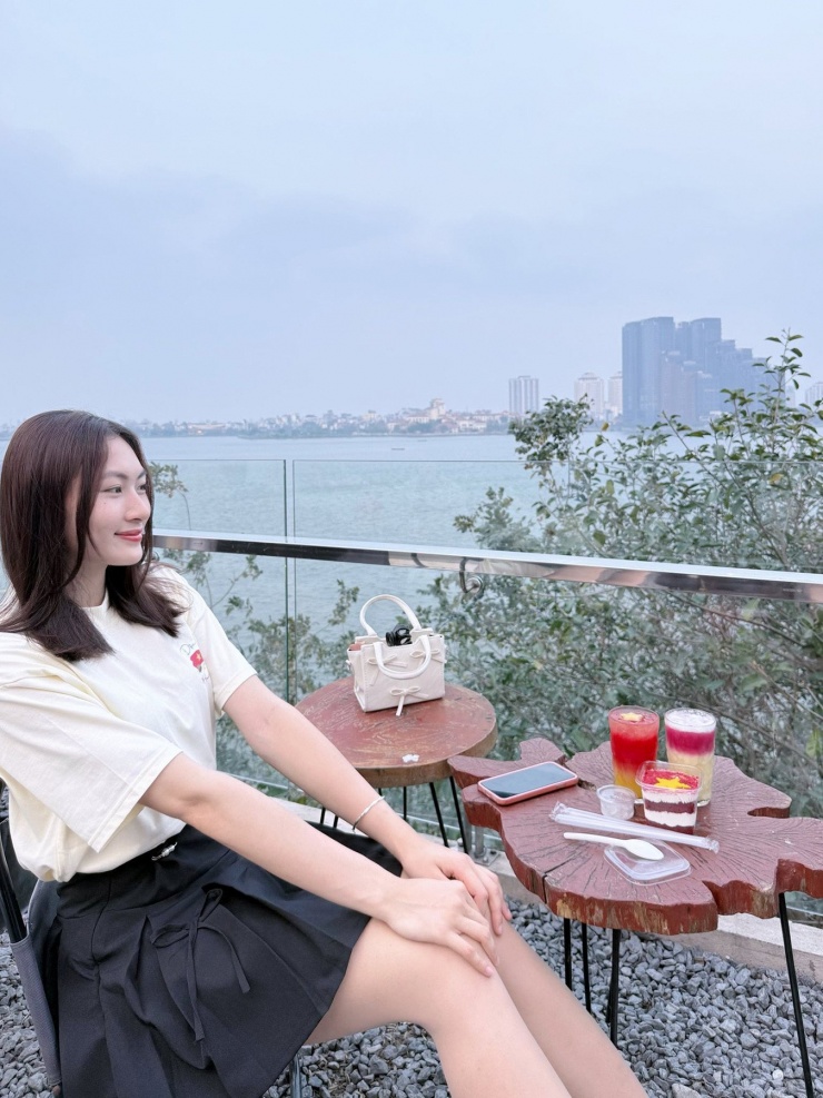 Hoa khôi bóng chuyền hội làng cao 1m80 gây sốt ở Cúp Hùng Vương - 9