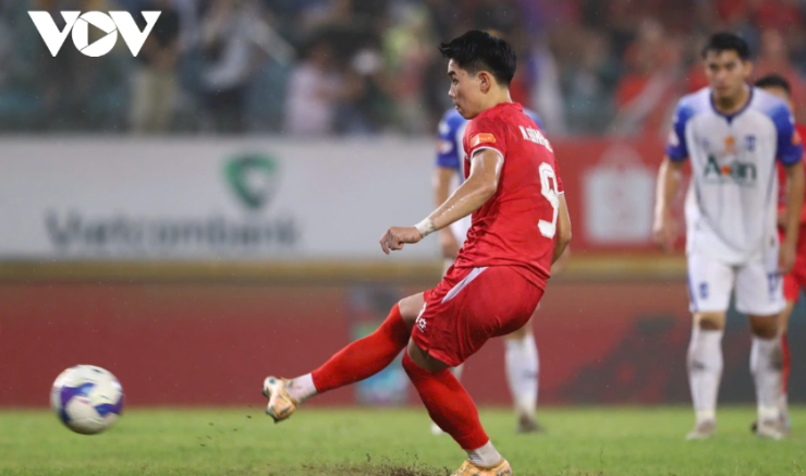 Nguyễn Đình Bắc đang chơi cực hay trong mào áo CLB CAHN. Ảnh: VOV