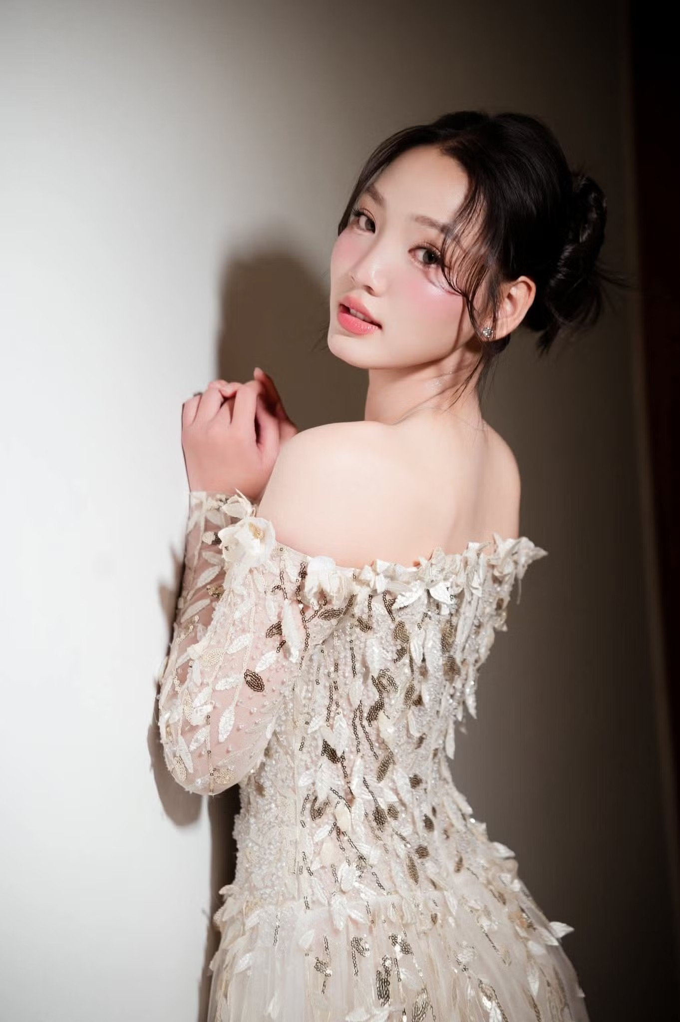 Diễn viên 18 tuổi vượt mặt hết nàng thơ, ngọc nữ Việt Nam - 1