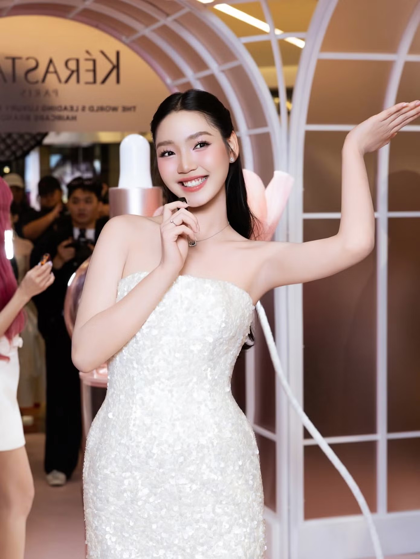 Diễn viên 18 tuổi vượt mặt hết nàng thơ, ngọc nữ Việt Nam - 10