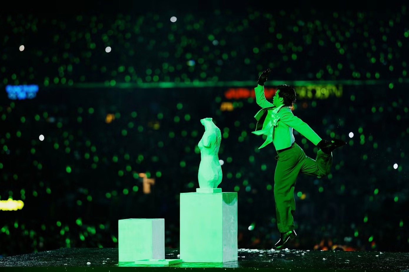 Nỗ lực hát live của 32 ca sĩ trước 50.000 khán giả - 10