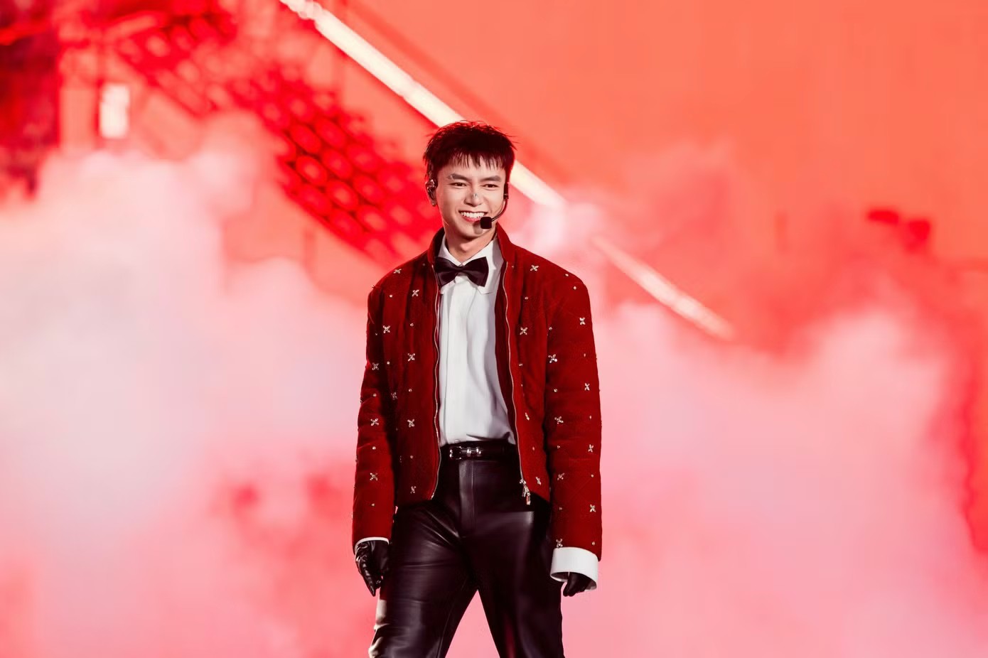 Nỗ lực hát live của 32 ca sĩ trước 50.000 khán giả - 11