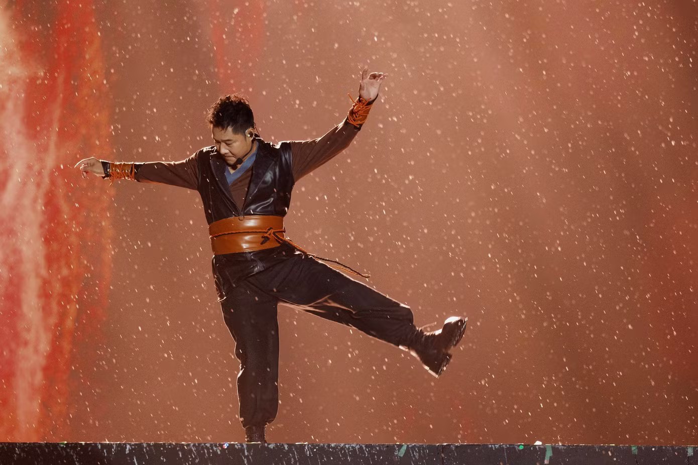 Các anh tài đều có sân khấu solo ấn tượng.