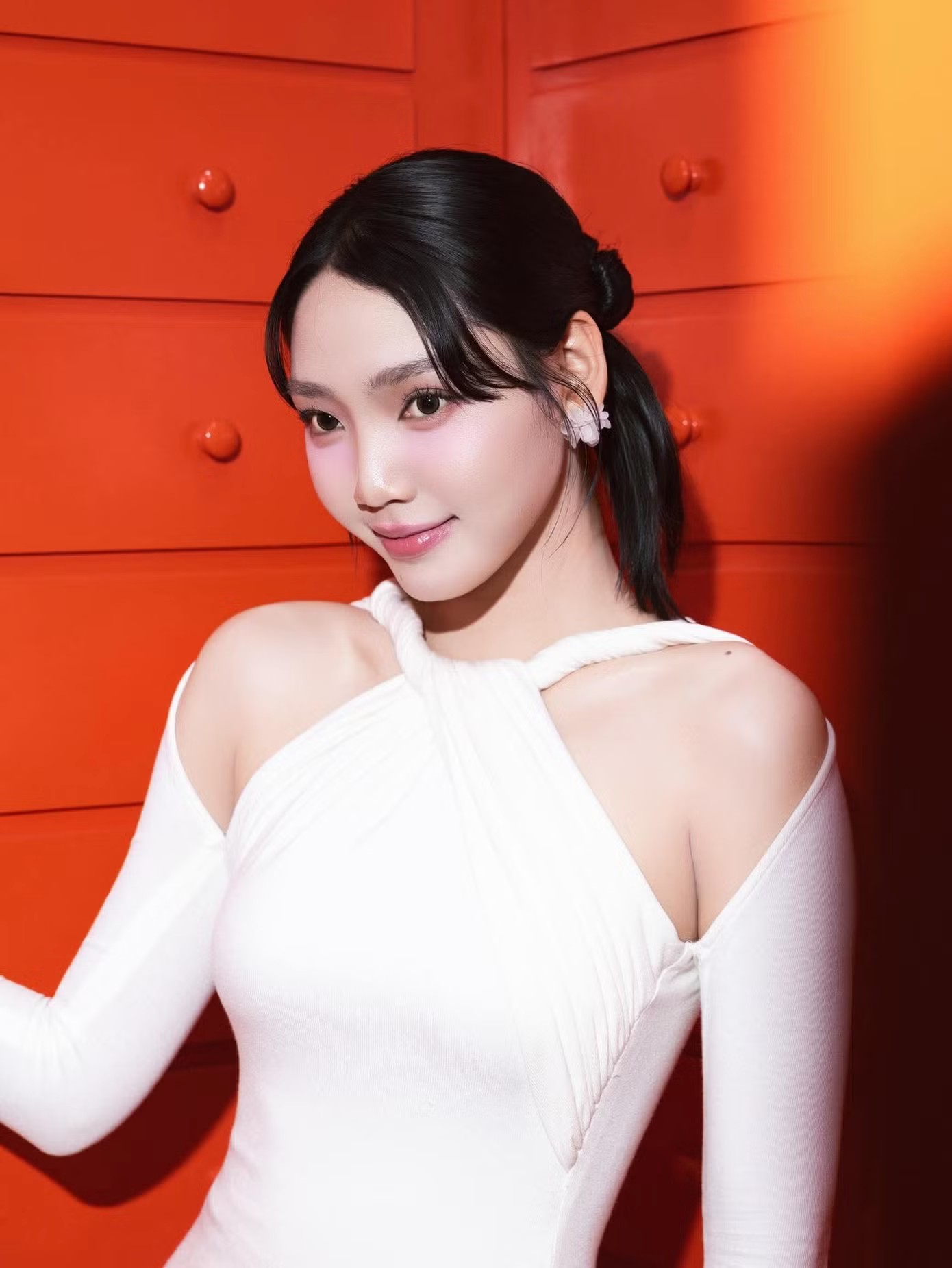 Nữ diễn viên 18 tuổi thách thức nhiều sao nữ Việt.